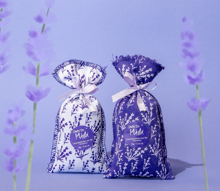 Zwei Lavendelsäckchen nebeneinander von Savon du Midi.